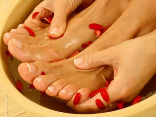 baño terapéutico para hongos entre los dedos de los pies